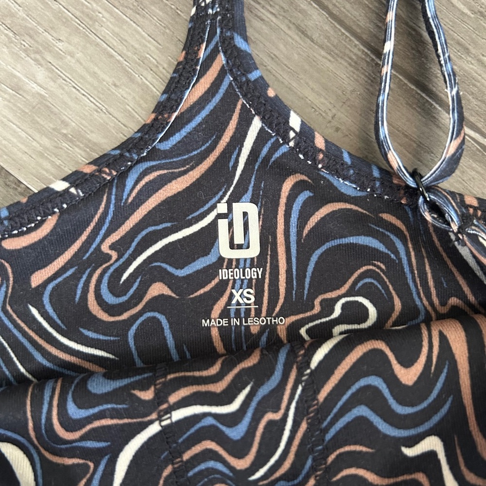 Swirl Pattern Strappy Crop Top - Picture 2 of 2